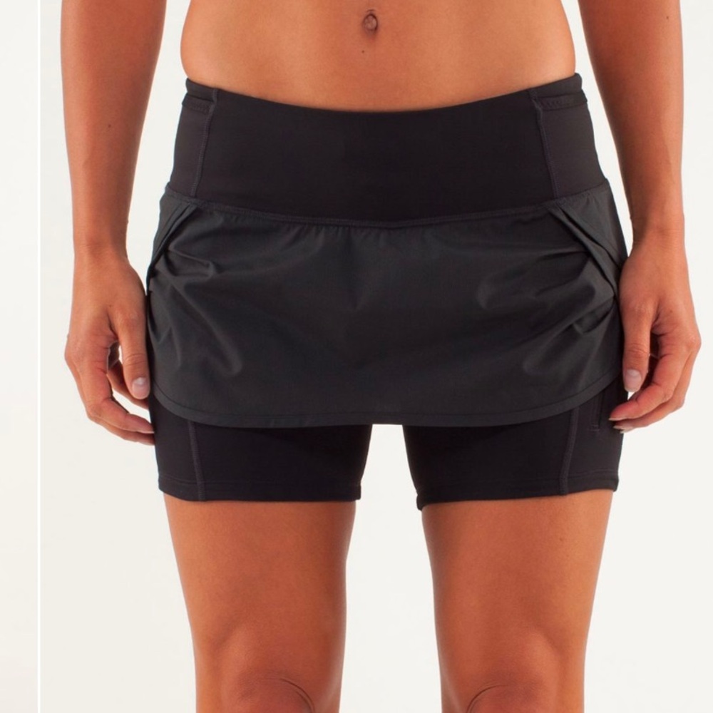 LULULEMON run speed squat skirt size 6